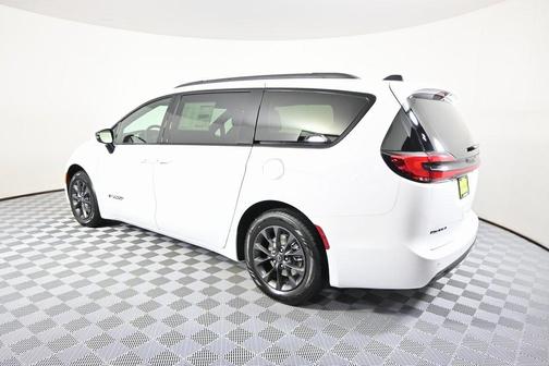 2025 Chrysler Pacifica L