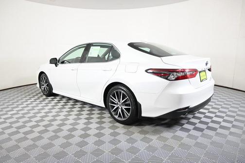 2022 Toyota Camry Hybrid XLE