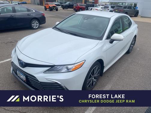 2022 Toyota Camry Hybrid XLE