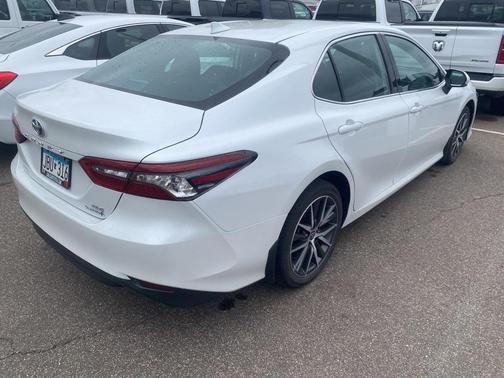 2022 Toyota Camry Hybrid XLE