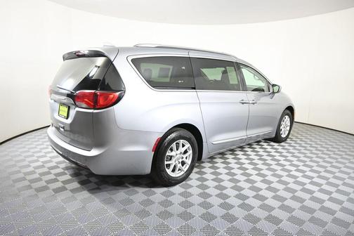 Billet Silver Metallic Clearcoat 2020 Chrysler Pacifica Touring L