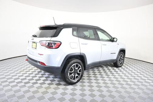 Silver Zynith Metallic Clearcoat 2024 Jeep Compass Trailhawk