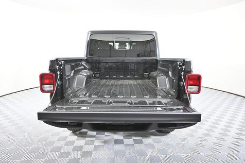 Black Clearcoat 2026 Jeep Gladiator Sahara 4x4
