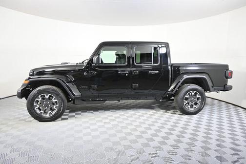 Black Clearcoat 2026 Jeep Gladiator Sahara 4x4