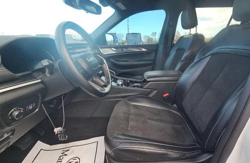 2022 Jeep Grand Cherokee L Altitude