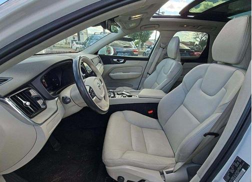 2023 Volvo XC60 B5 Plus Bright Theme