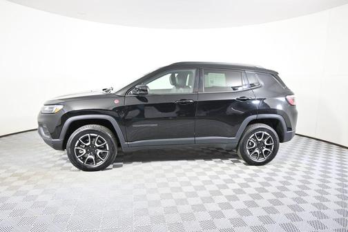 Diamond Black Crystal Pearlcoat 2024 Jeep Compass Trailhawk