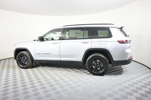Silver Zynith 2026 Jeep Grand Cherokee L Altitude