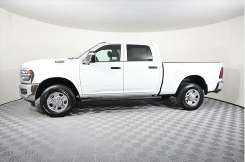 2025 RAM 3500 Tradesman Crew Cab 4x4 6'4' Box