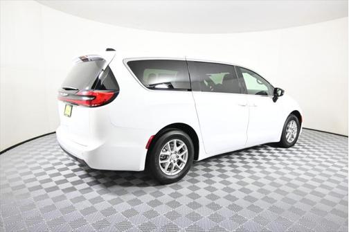 2025 Chrysler Pacifica L