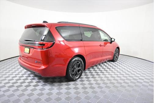 2025 Chrysler Pacifica Hybrid Premium S Appearance Pkg