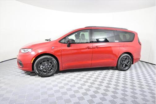 2025 Chrysler Pacifica Hybrid Premium S Appearance Pkg