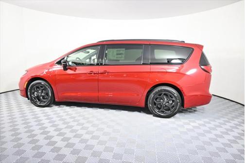 2025 Chrysler Pacifica Hybrid Premium S Appearance Pkg