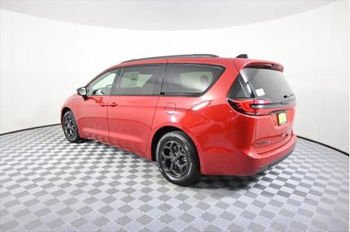 2025 Chrysler Pacifica Hybrid Premium S Appearance Pkg