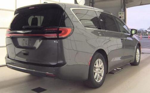 Granite Crystal Metallic Clearcoat 2023 Chrysler Pacifica Touring L