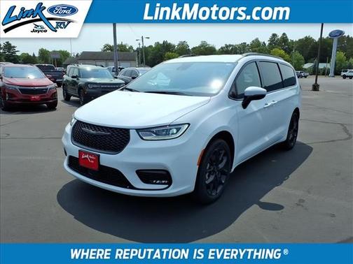 White 2023 Chrysler Pacifica Touring-L