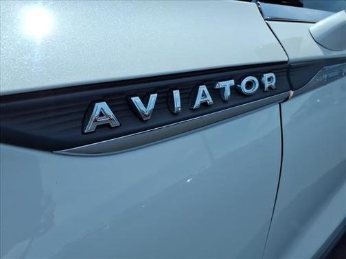 White 2021 Lincoln Aviator Reserve AWD