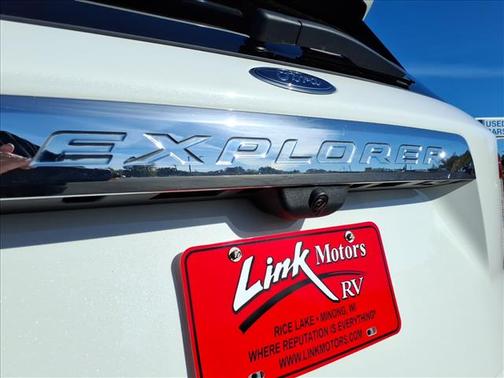 White 2023 Ford Explorer XLT