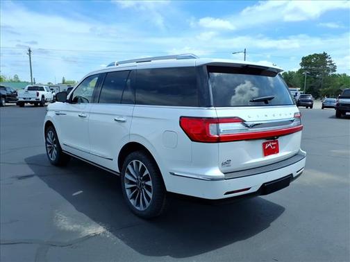 White 2018 Lincoln Navigator Select