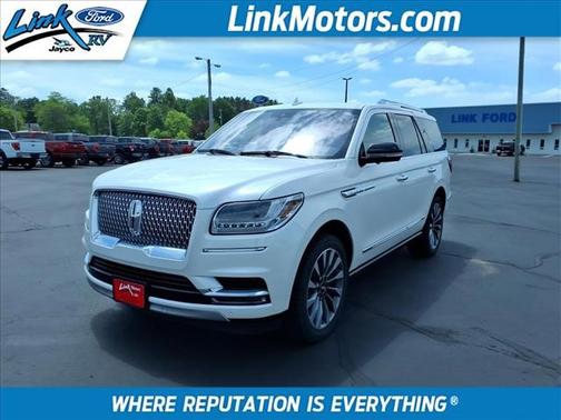 White 2018 Lincoln Navigator Select