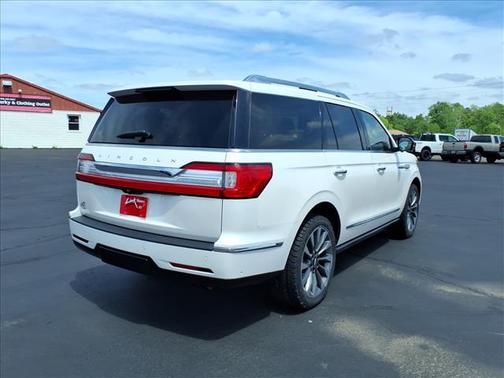 White 2018 Lincoln Navigator Select