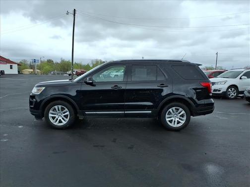 Black 2018 Ford Explorer XLT