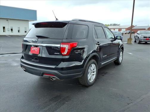Black 2018 Ford Explorer XLT