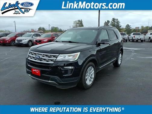 Black 2018 Ford Explorer XLT