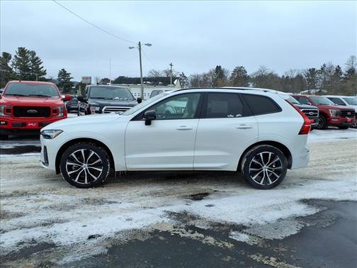 2024 Volvo XC60 B5 Plus Dark Theme