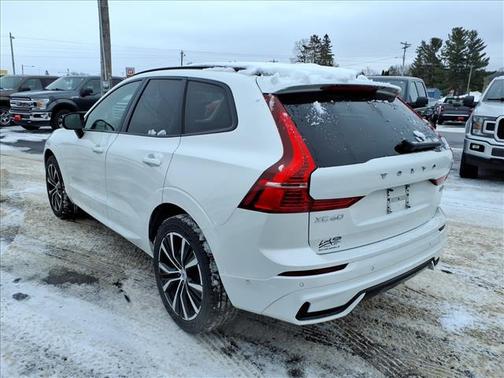 2024 Volvo XC60 B5 Plus Dark Theme