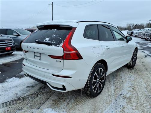 2024 Volvo XC60 B5 Plus Dark Theme