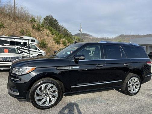 Infinite Black Metallic 2024 Lincoln Navigator Reserve