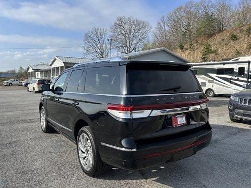 Infinite Black Metallic 2024 Lincoln Navigator Reserve