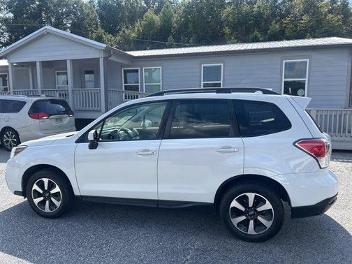Crystal White Pearl 2018 Subaru Forester 2.5i Premium