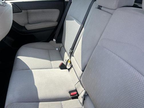 Crystal White Pearl 2018 Subaru Forester 2.5i Premium