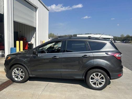 Magnetic Metallic 2018 Ford Escape SE