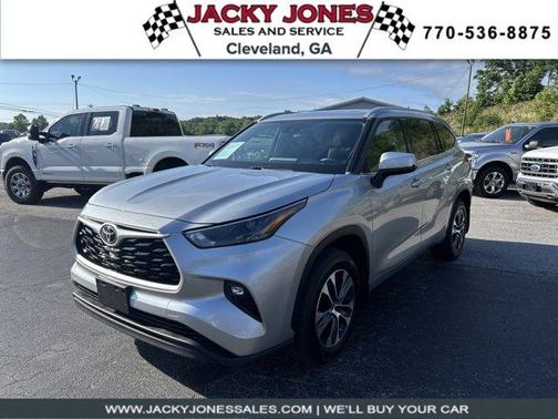 Celestial Silver Metallic 2022 Toyota Highlander XLE