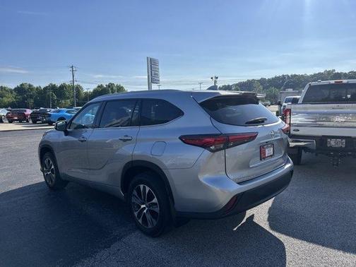 Celestial Silver Metallic 2022 Toyota Highlander XLE