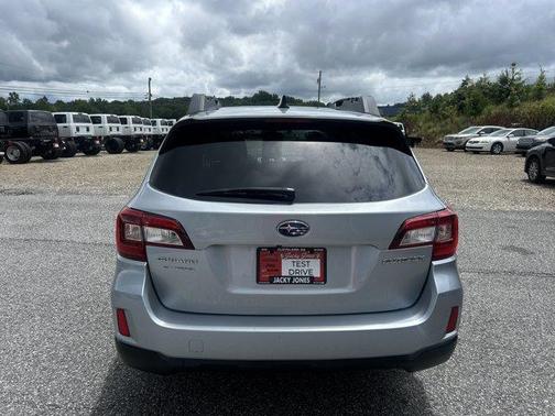 Ice Silver Metallic 2016 Subaru Outback 2.5i Limited