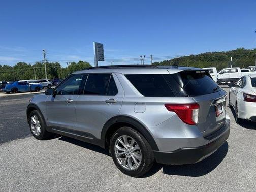 Iconic Silver Metallic 2021 Ford Explorer XLT