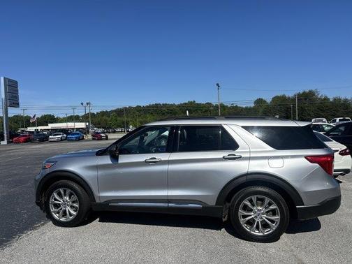 Iconic Silver Metallic 2021 Ford Explorer XLT