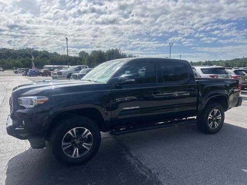 Midnight Black Metallic 2019 Toyota Tacoma TRD Sport