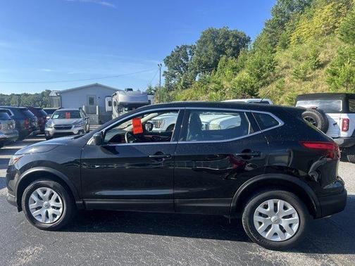 Magnetic Black 2018 Nissan Rogue Sport S