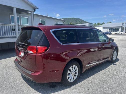 Velvet Red Pearlcoat 2017 Chrysler Pacifica Touring-L