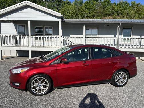 Race Red 2015 Ford Focus SE