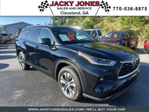 Black 2021 Toyota Highlander XLE