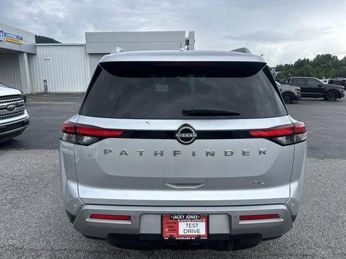 Brilliant Silver Metallic 2022 Nissan Pathfinder SL