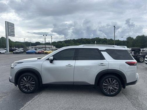 Brilliant Silver Metallic 2022 Nissan Pathfinder SL