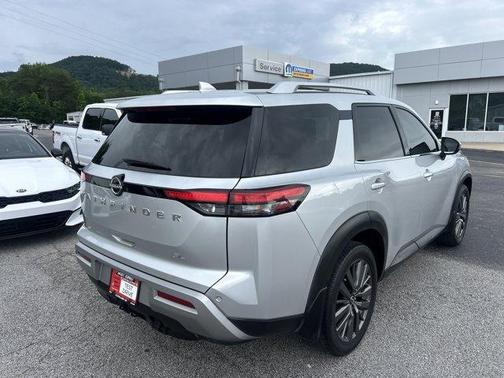 Brilliant Silver Metallic 2022 Nissan Pathfinder SL