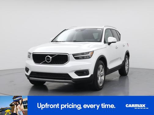 2022 Volvo XC40 T5 Momentum